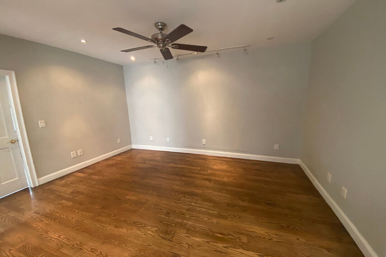 Foto principal - 2914 Fort Hamilton Pkwy
