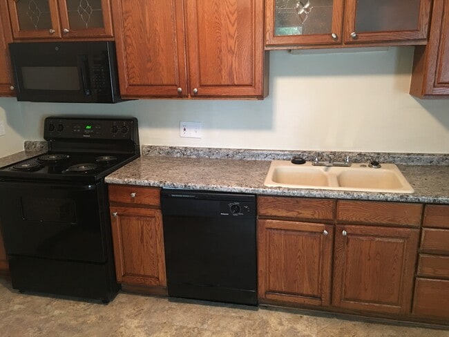 Building Photo - 3004 Aquadale Ln