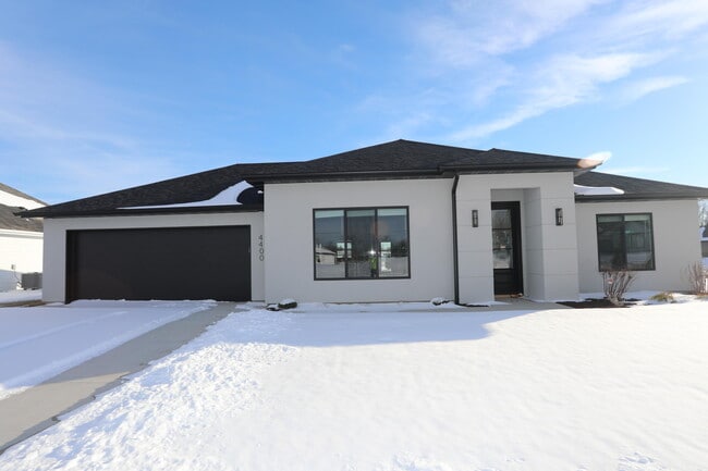 Building Photo - 4400 Royal County Rd