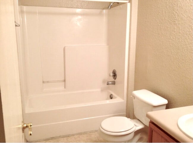 Building Photo - 7660 Oak Chase