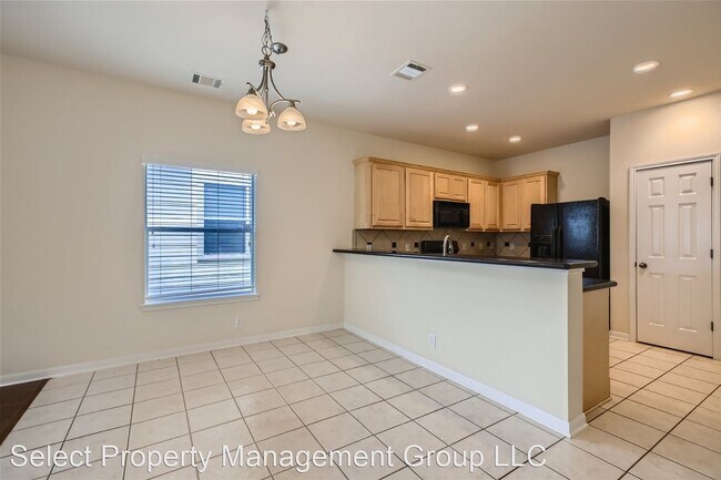 Building Photo - 3 br, 2.5 bath House - 127 Mirror Lake