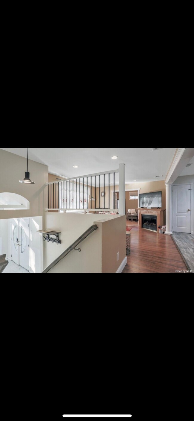 Building Photo - 11 Oak Pl