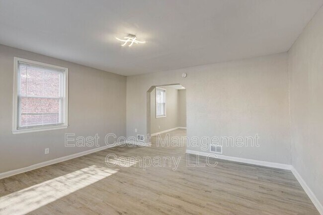 Building Photo - 5410 Fairlawn Ave