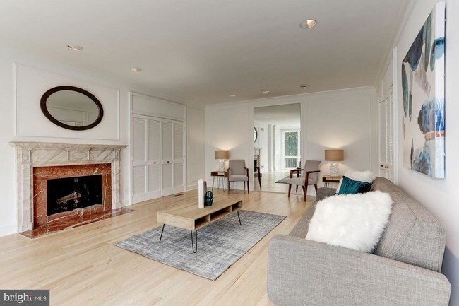 Building Photo - 4522 Foxhall Cres NW