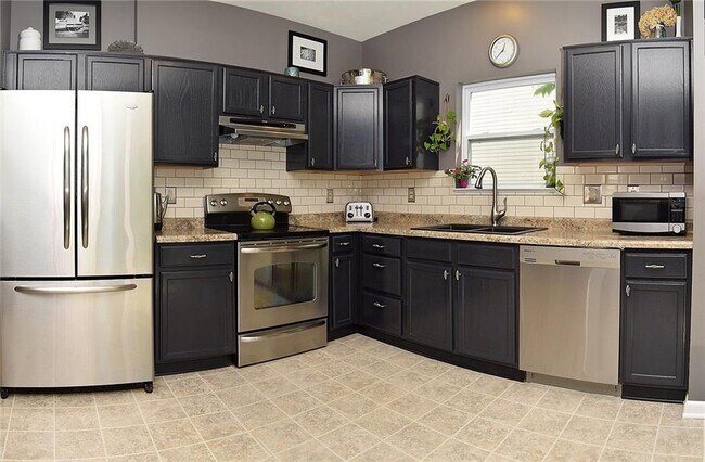 Kitchen - 10655 Trailwood Dr