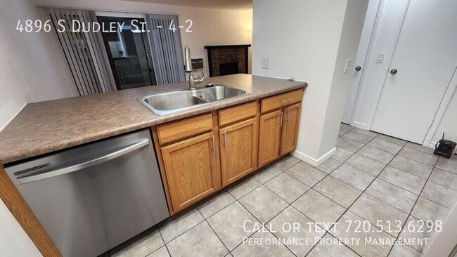 Foto del edificio - 4896 S Dudley St