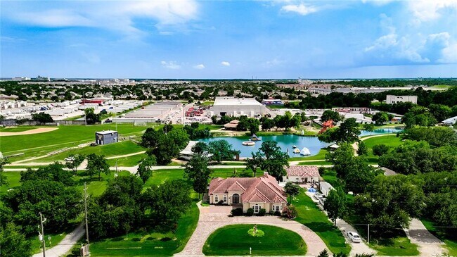 Foto del edificio - 24411 Katex Blvd