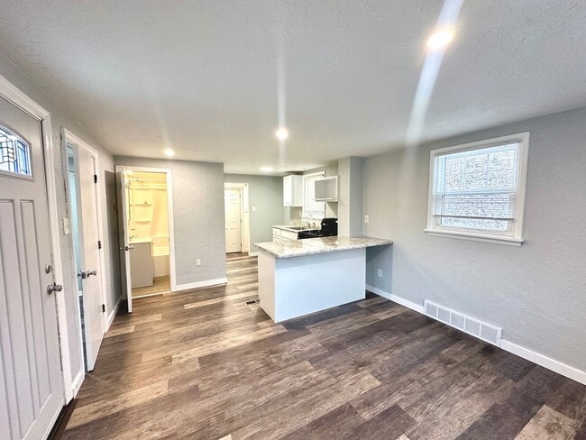 Building Photo - Cozy 2 Bed, 1 Bath Home in Jefferson Hills - Available Immediately!