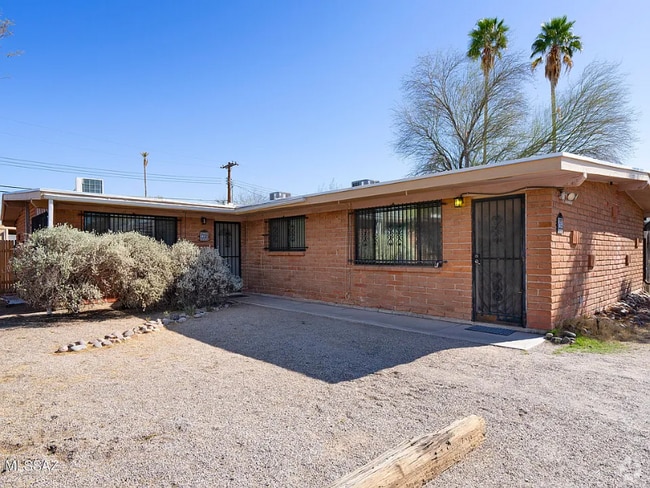 Building Photo - 801 E Holaway Dr