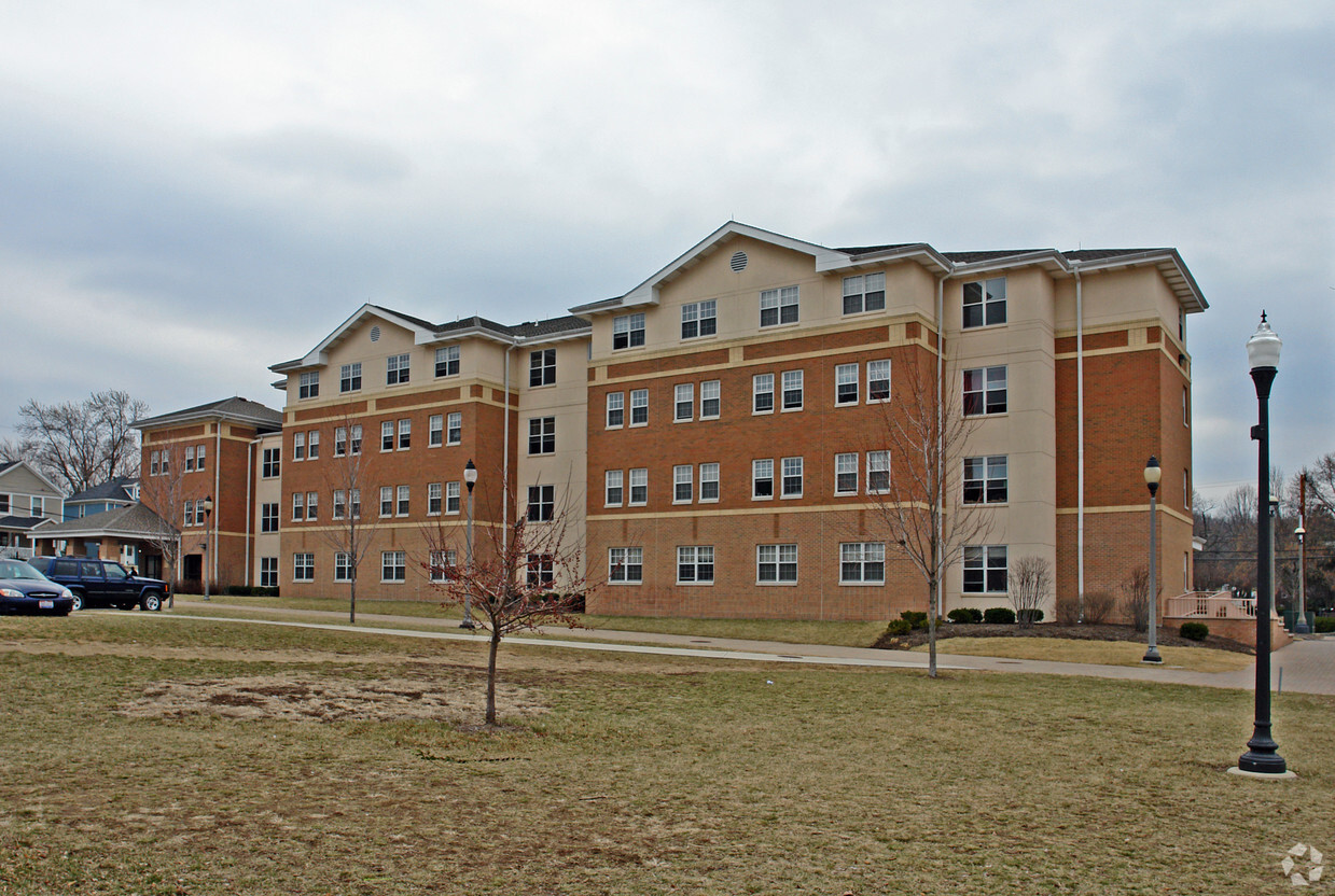 Building Photo - Lawnview Apartments