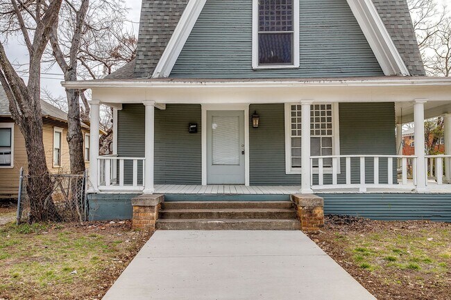 Foto del edificio - Large Newly Remodeled Home in Historic Fairmont- 4 Bedroom, 2 Bath- 76104