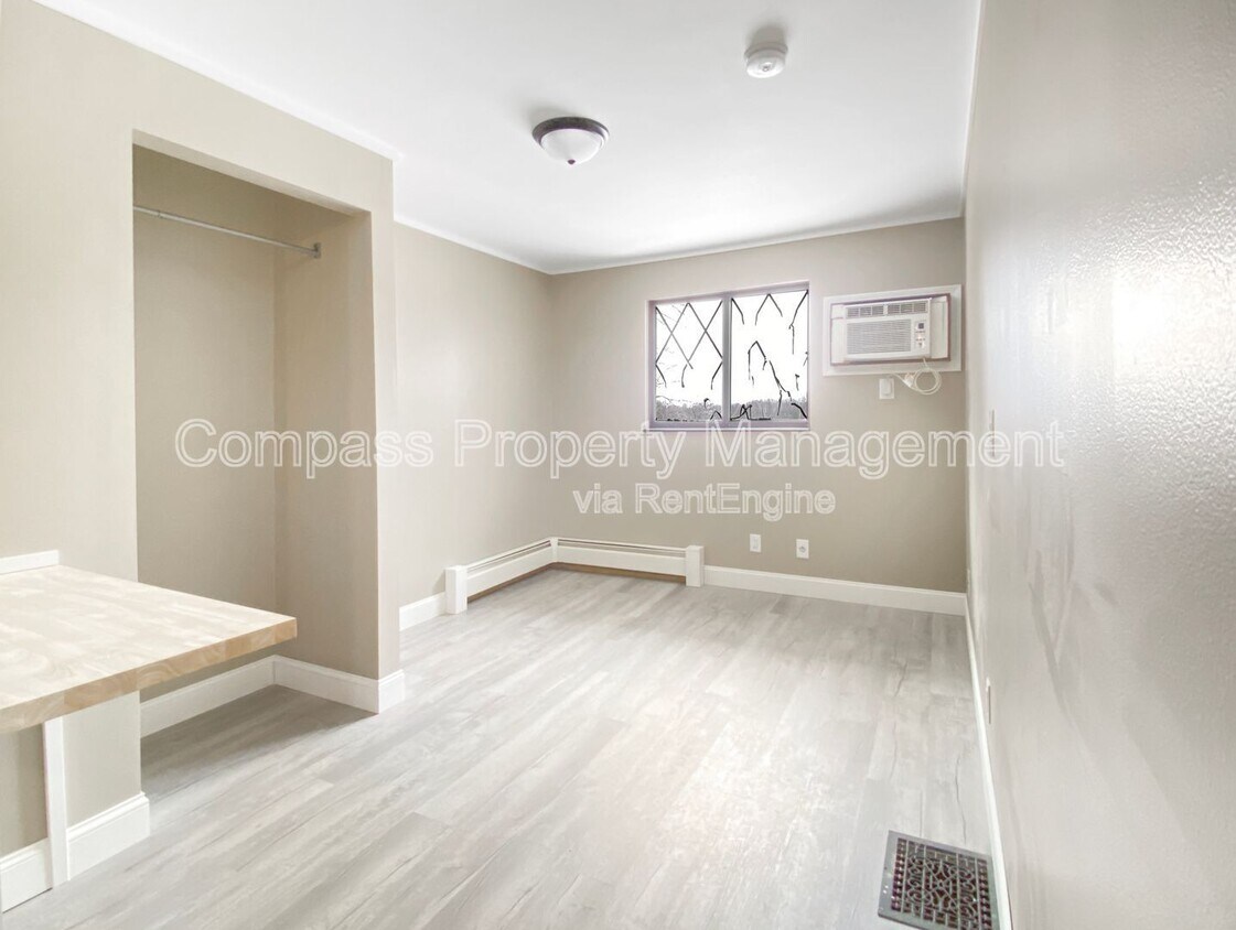 Foto del edificio - 136 N Lake St