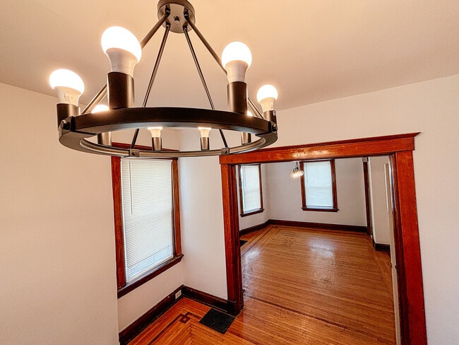 Building Photo - 3550 Woodburn Ave
