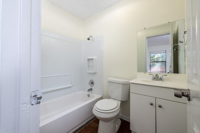 Foto del edificio - 8109 Foxfire Lane, Unit B