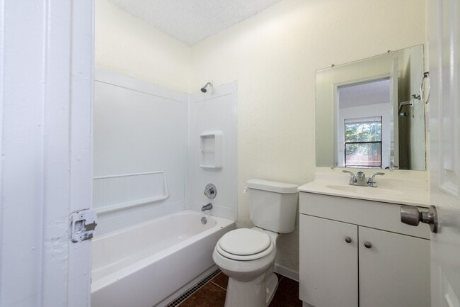 Building Photo - 8109 Foxfire Lane, Unit B