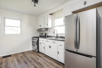 Building Photo - 1825 E Legrande Ave