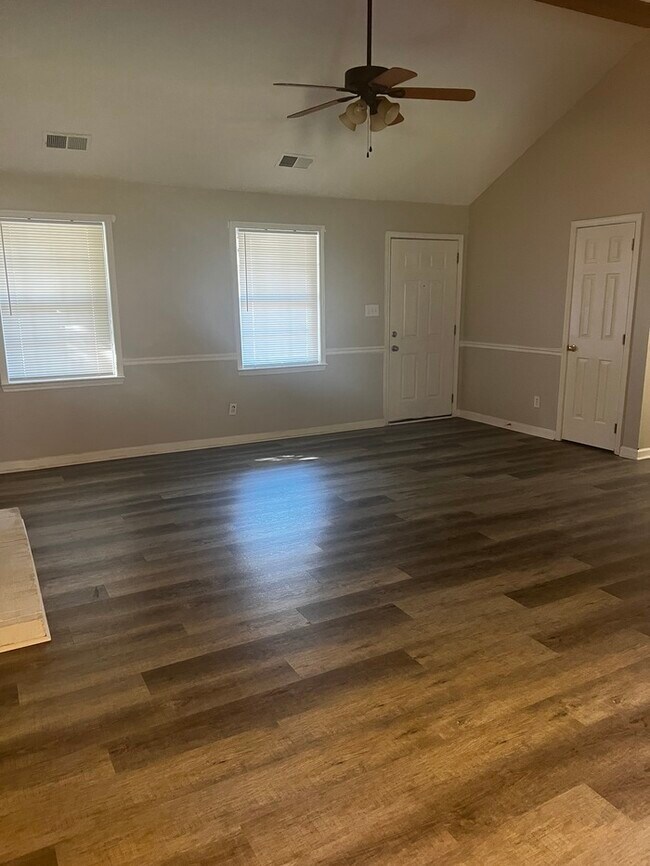 Foto del edificio - 4129 Woodbury Terrace
