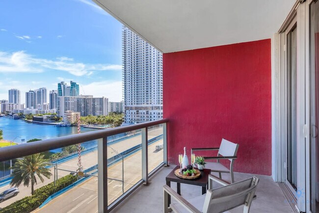 Foto del edificio - 2602 E Hallandale Beach Blvd