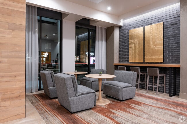 Interior Photo - Maris