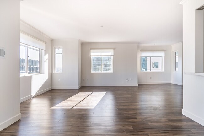 Building Photo - 246 2nd St