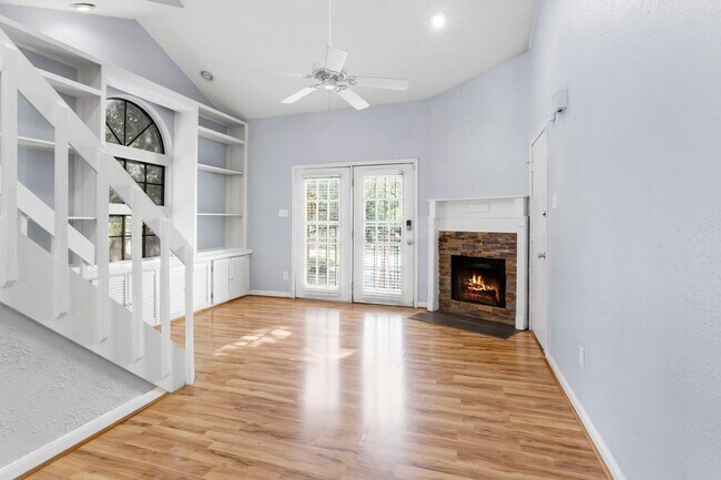 Foto del edificio - 2425 Holly Hall St