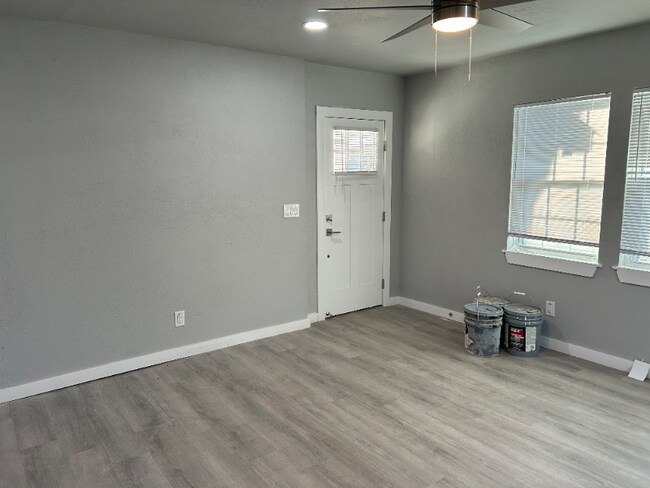 Building Photo - 823 N Birmingham Ave