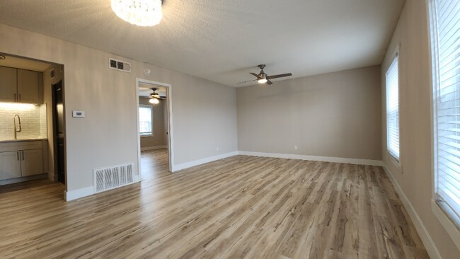 Building Photo - 10844 Big Bend Rd