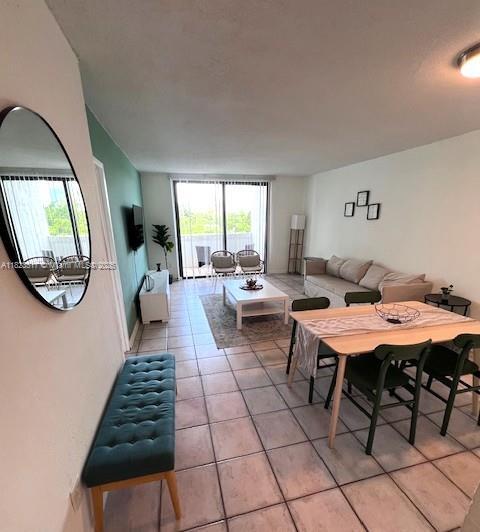 Foto principal - 2345 NE 135th St