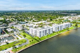Building Photo - 301 Lake Shore Dr