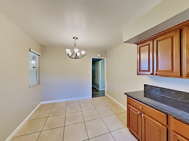 Building Photo - 2501 Cordova Ln