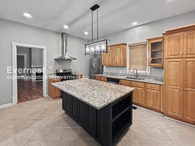 Foto del edificio - 2 Bed/2 Bath Home with Fenced Yard / Pet-Friendly / Available Now!