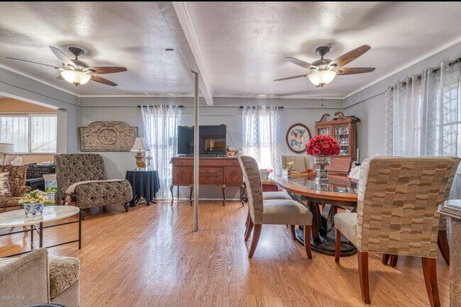 Foto del edificio - 1532 W Delaware St