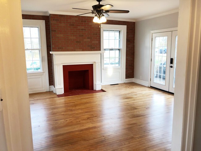 Family Room 1 - 1104 NJ-28