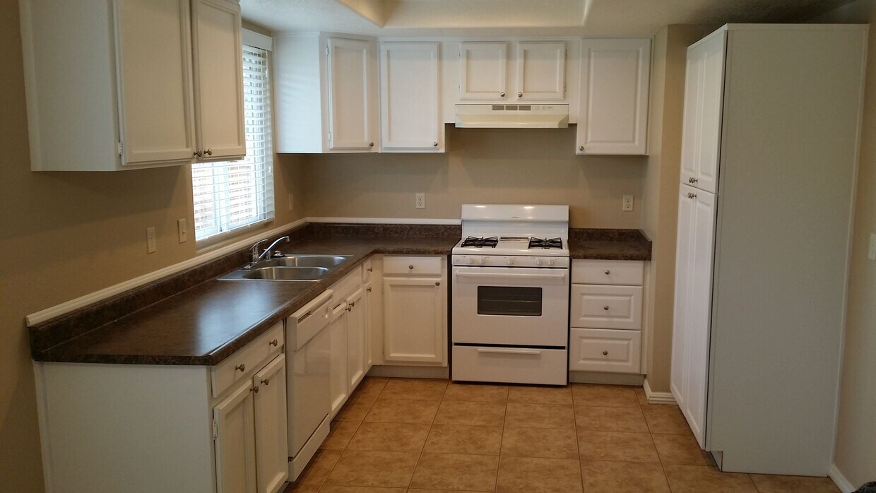 Foto del edificio - SUPER CUTE 3 BEDROOM HESPERIA HOME