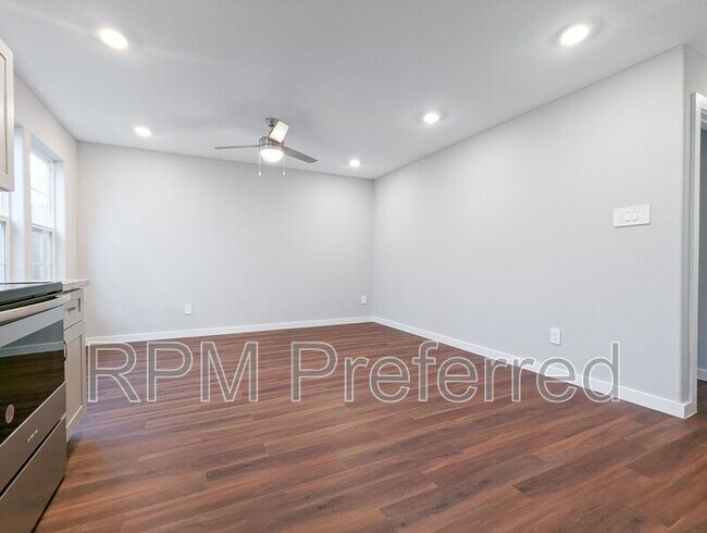 Foto del edificio - 6811 Glass St