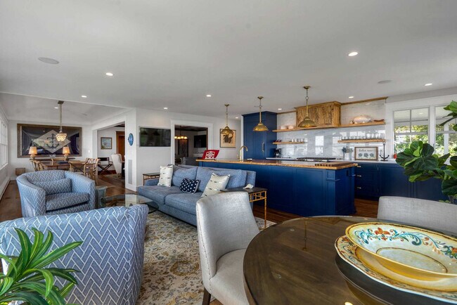 Foto del edificio - 912 Peconic Bay Blvd