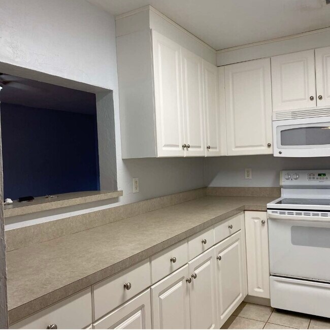 Building Photo - 501 SW 75th St