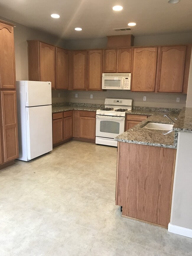 Building Photo - Apply Now to Schedule Viewing - Do Not Disturb Tenants.