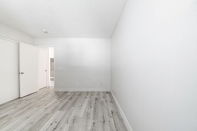 Building Photo - 1128 Stanley Ave