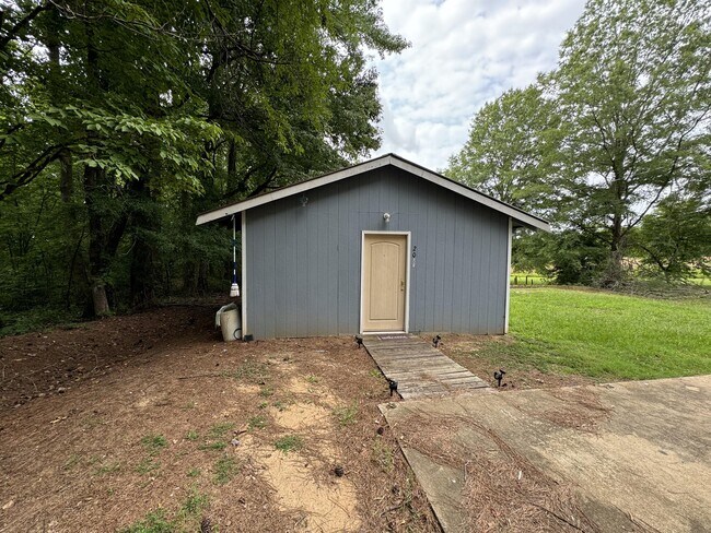 Building Photo - 200 W Caldwell Rd