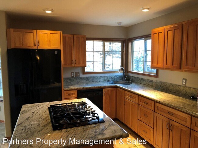 Building Photo - 6700 NW River Springs Rd