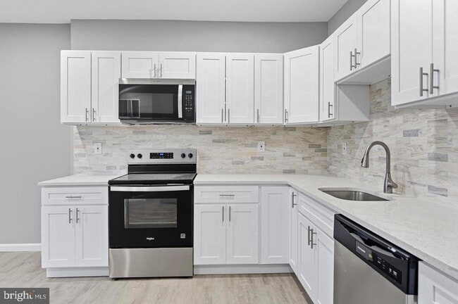 Building Photo - 809 Pontiac Ave