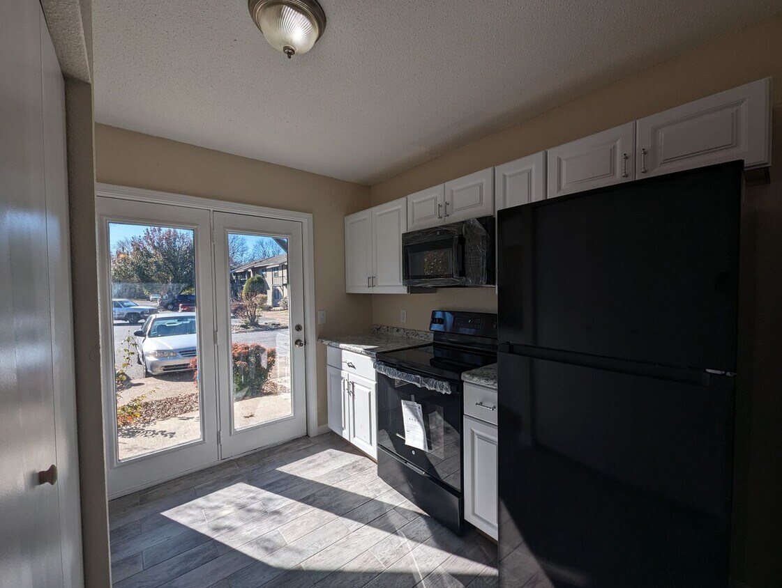 Foto principal - 2/1 Remodeled Condo style Apartment Close ...