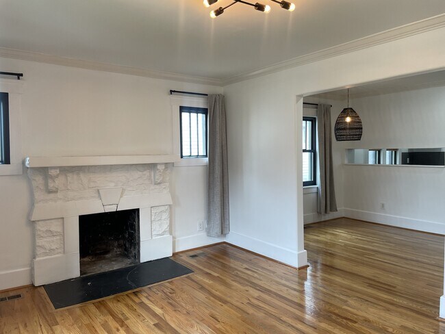 Building Photo - 1023 Mansfield St