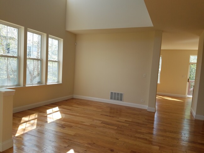 Building Photo - 151 Tanglewood Dr