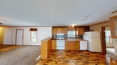 Building Photo - 136 Northwest Dr