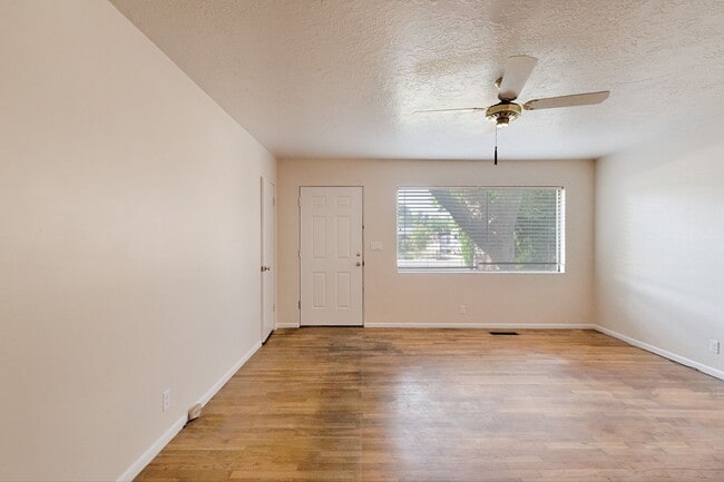 Foto del edificio - Boise, Duplex, 2Bd/1Bth/CP, 1015Sqft, Dishwasher, Washer and Dryer Hook up, Fenced