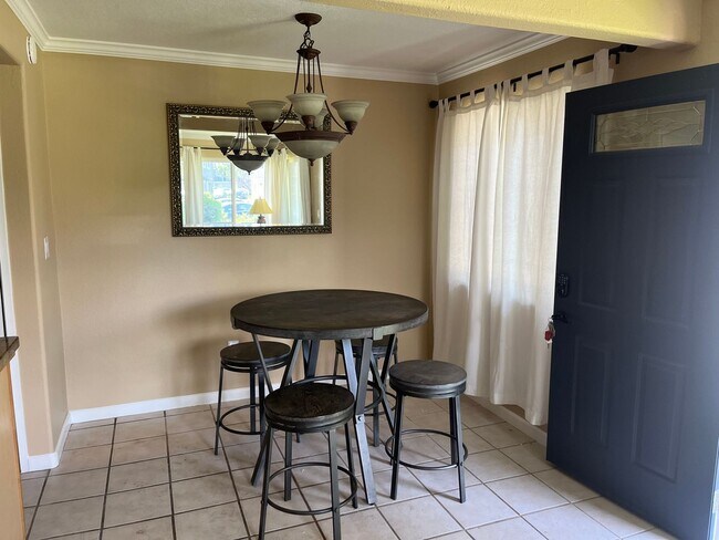 Building Photo - Welcome to your slice of paradise this FUL...