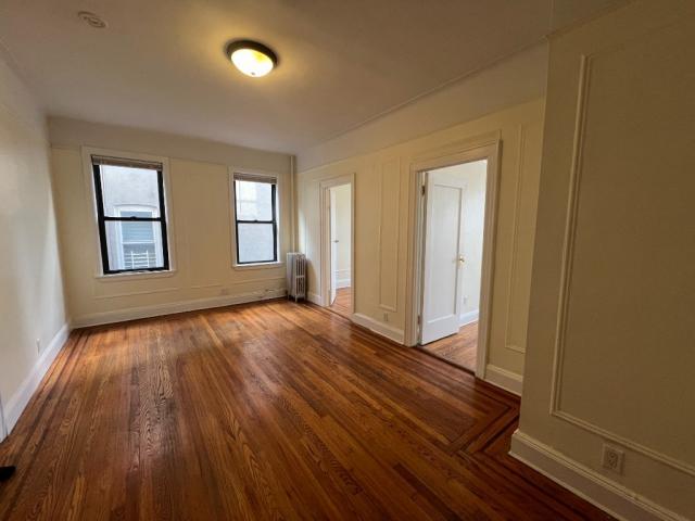 Foto principal - 2 bedroom in Sunnyside NY 11104