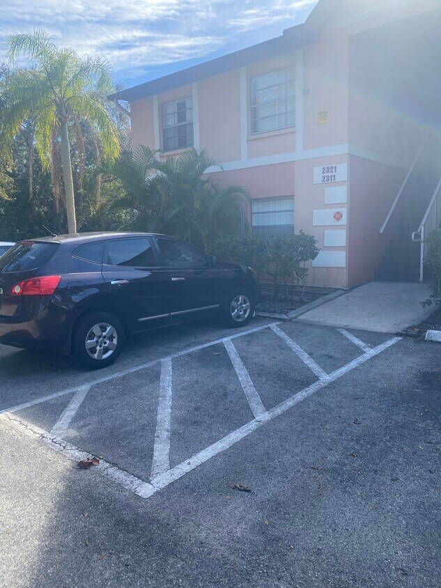 Foto principal - 2311 Pinewood Dr NE